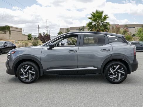 Used 2025 Nissan Kicks SV FWD image 7