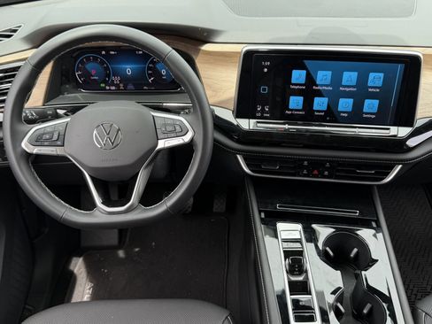 Used 2024 Volkswagen Atlas SE FWD image 13