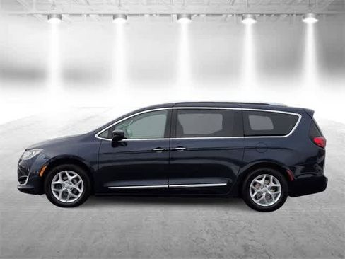 Used 2018 Chrysler Pacifica Touring-L Plus w/ Tire & Wheel Group image 5