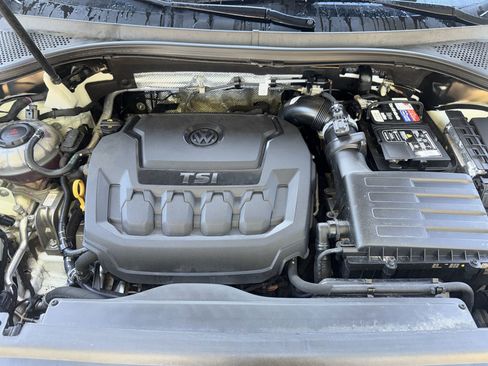 Used 2022 Volkswagen Tiguan SE R-Line image 10