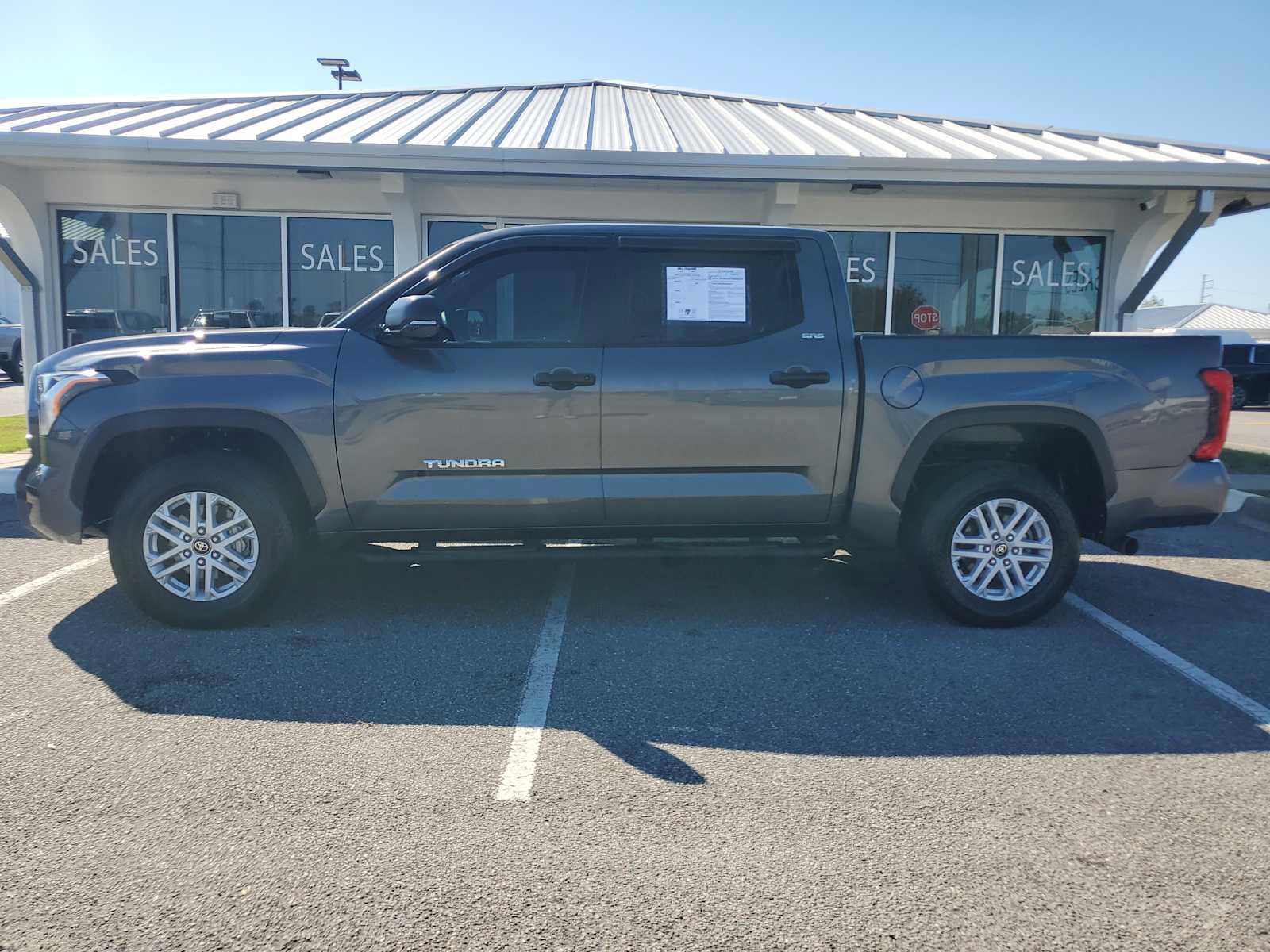 Used 2025 Toyota Tundra SR5 w/ SR5 Convenience Package AWD/4WD image 2
