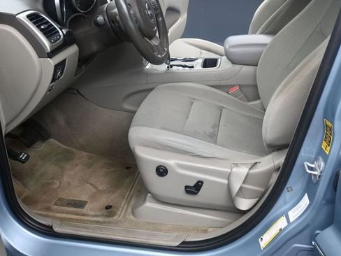 Used 2012 Jeep Grand Cherokee Laredo RWD image 16