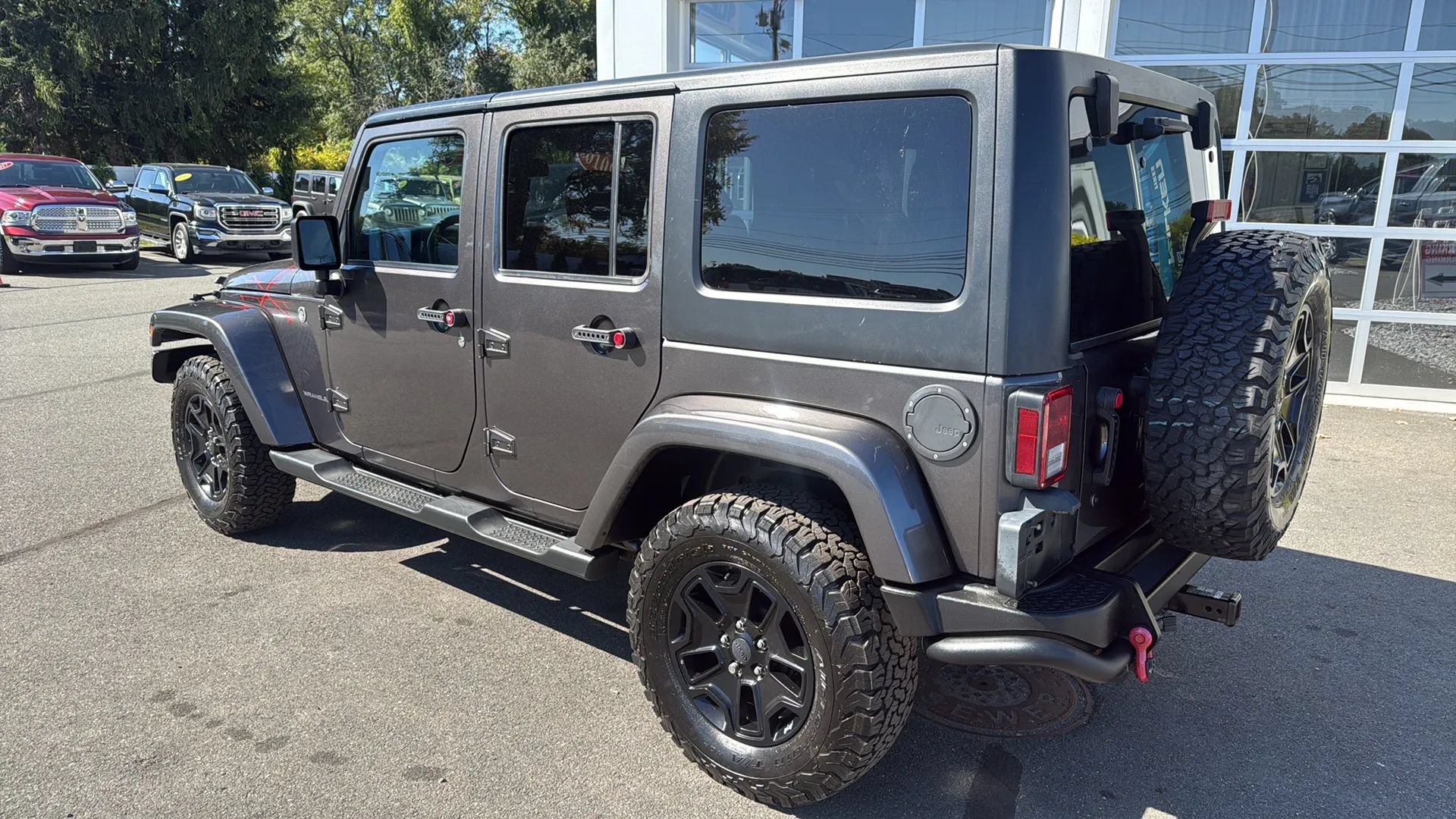 Used 2016 Jeep Wrangler Unlimited Sahara AWD/4WD image 13