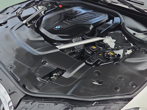 Used 2020 BMW 740i w/ M Sport Package RWD image 20