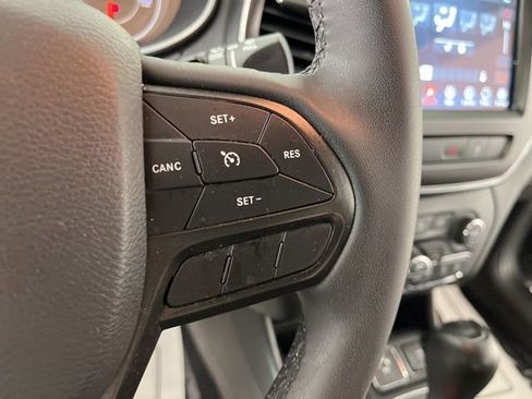 Used 2022 Jeep Cherokee Trailhawk w/ Comfort/Convenience Group AWD/4WD image 22