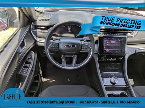 Used 2024 Jeep Grand Cherokee Laredo AWD/4WD image 15
