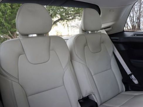 Used 2018 Volvo XC90 T6 Momentum w/ Convenience Package image 21