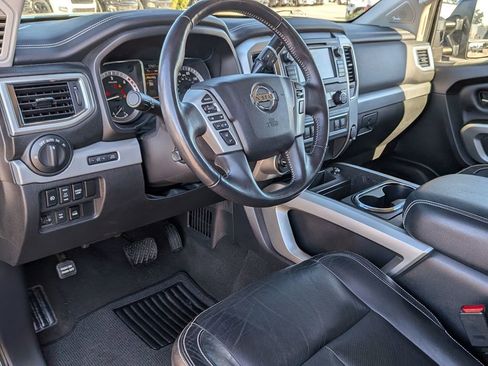 Used 2019 Nissan Titan PRO-4X w/ Pro-4x Convenience Package AWD/4WD image 31