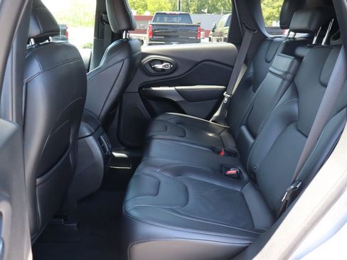 Used 2019 Jeep Cherokee Limited AWD/4WD image 25
