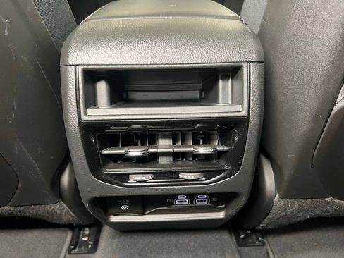 Used 2024 Jeep Grand Cherokee Altitude image 23