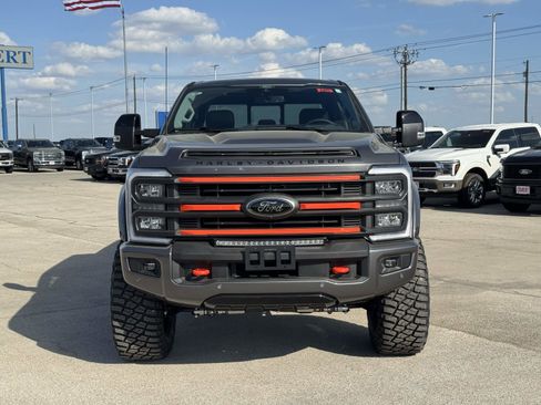 New 2026 Ford F250 Lariat w/ Black Appearance Package AWD/4WD image 3