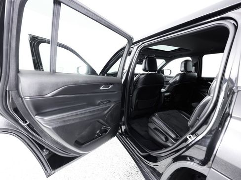 Used 2024 Jeep Grand Cherokee L Altitude AWD/4WD image 16
