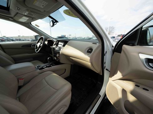 Used 2018 Nissan Pathfinder Platinum image 26