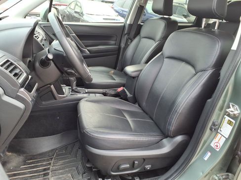 Used 2017 Subaru Forester 2.5i Touring AWD/4WD image 5