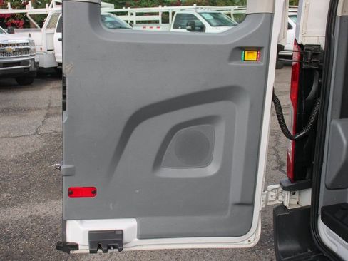 Used 2018 Ford Transit 350 XLT image 9