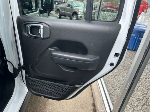Used 2023 Jeep Wrangler Unlimited AWD/4WD image 11