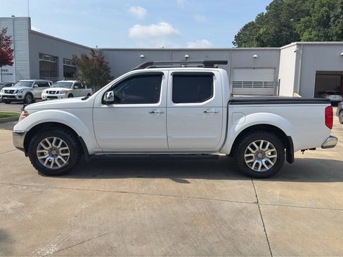 Used 2011 Nissan Frontier SL w/ Moonroof Pkg RWD image 6