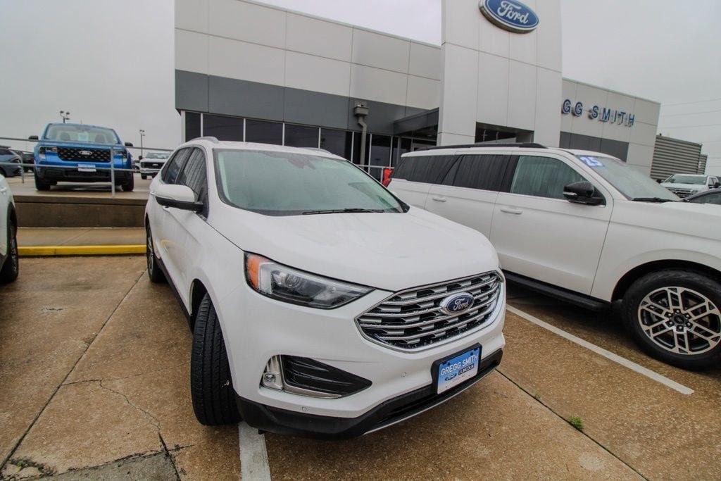Used 2023 Ford Edge Titanium AWD/4WD image 2