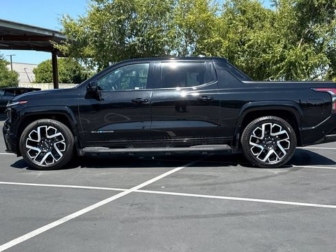 Used 2025 Chevrolet Silverado EV RST AWD/4WD image 13