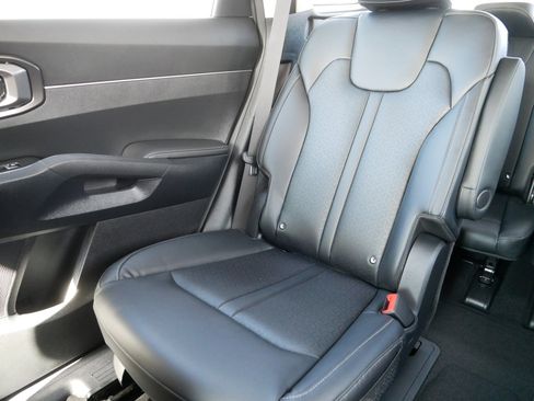 Certified 2023 Kia Sorento EX image 12