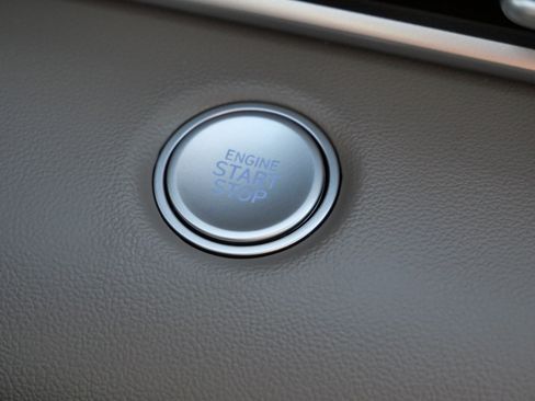 Certified 2025 Hyundai Elantra Sport image 29