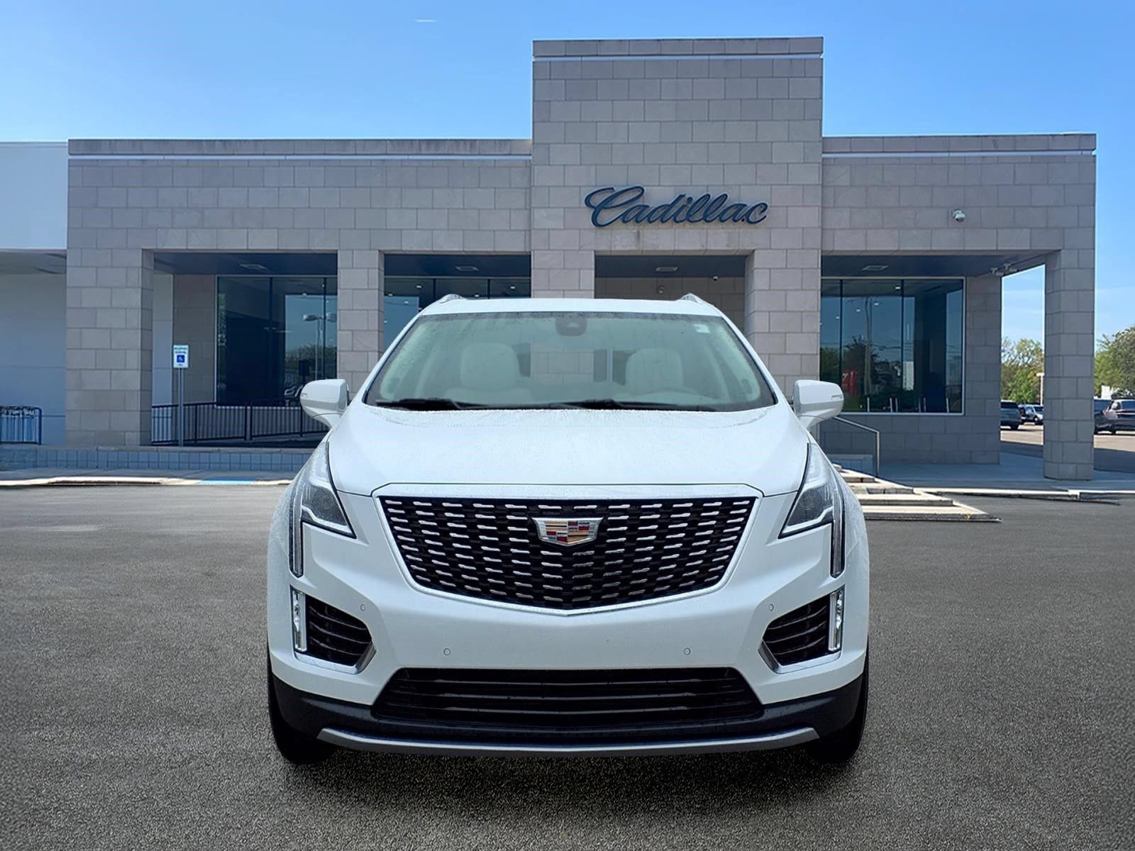 Used 2024 Cadillac XT5 Premium Luxury AWD/4WD image 2