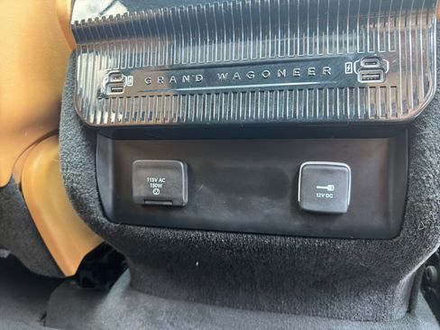 Used 2022 Jeep Grand Wagoneer Series III AWD/4WD image 23