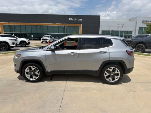 Used 2018 Jeep Compass Limited w/ Navigation Group FWD image 2
