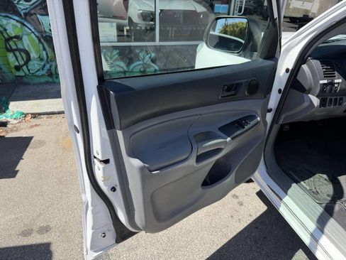 Used 2013 Toyota Tacoma 2WD Access Cab image 10