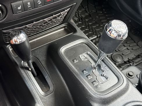 Used 2016 Jeep Wrangler Unlimited Rubicon AWD/4WD image 26