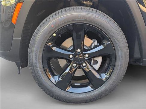 New 2026 Jeep Grand Cherokee Limited w/ Limited Altitude Package AWD/4WD image 10