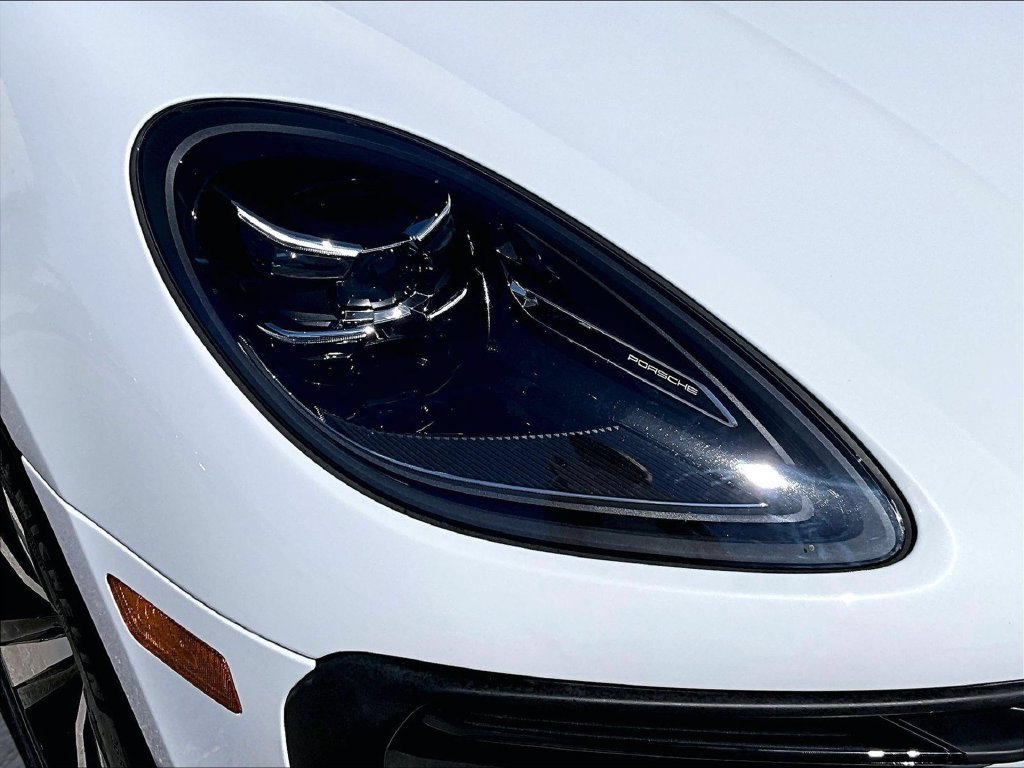 Certified 2026 Porsche Macan AWD/4WD image 12