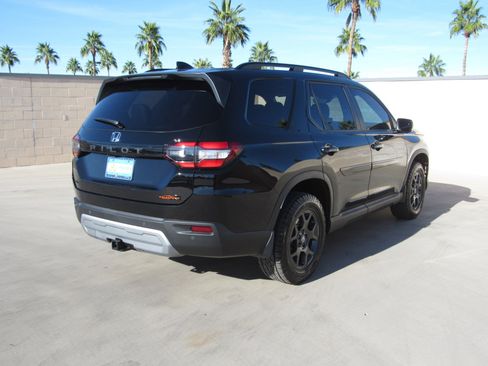 New 2025 Honda Pilot TrailSport image 4