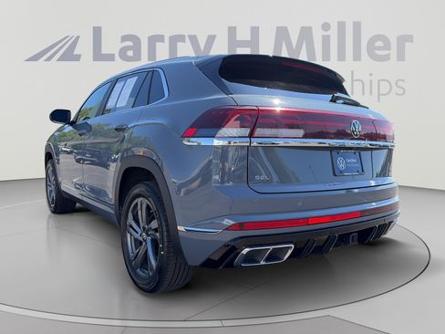 Certified 2024 Volkswagen Atlas Cross Sport SEL R-Line AWD/4WD image 8
