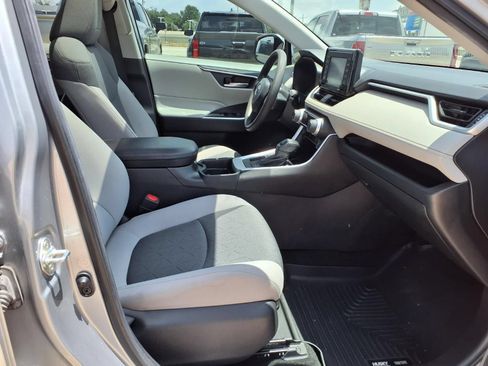 Used 2020 Toyota RAV4 XLE w/ Convenience Package FWD image 18