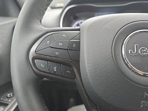 Used 2022 Jeep Cherokee Trailhawk w/ Comfort/Convenience Group AWD/4WD image 14
