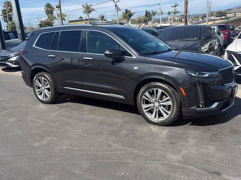 Used 2020 Cadillac XT6 Premium Luxury AWD/4WD image 2