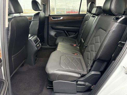 Used 2024 Volkswagen Atlas SE image 22