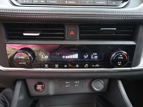 Used 2025 Nissan Rogue SV AWD/4WD image 22