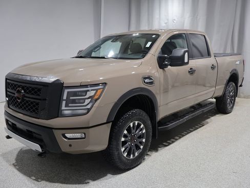 Used 2023 Nissan Titan PRO-4X AWD/4WD image 7