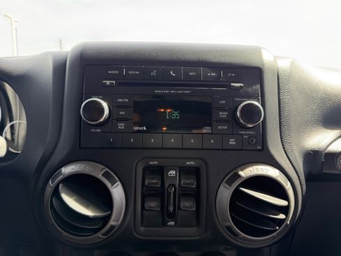 Used 2017 Jeep Wrangler Unlimited Sport w/ Connectivity Group image 12