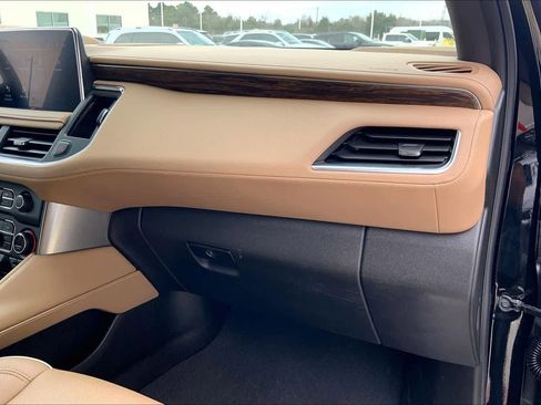 Used 2024 Chevrolet Suburban Premier image 17