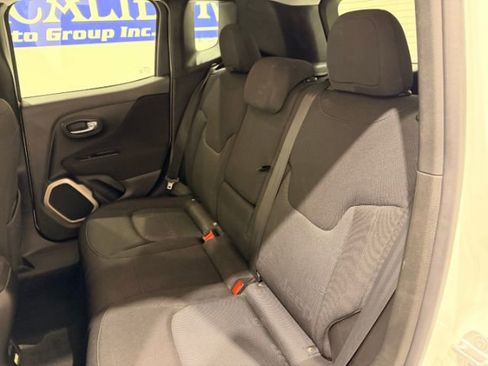 Used 2017 Jeep Renegade Latitude w/ Popular Equipment Group image 37