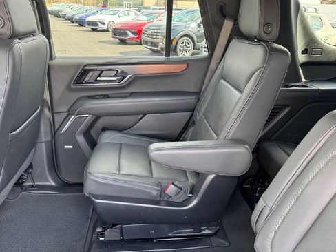 Used 2025 GMC Yukon Denali AWD/4WD image 11