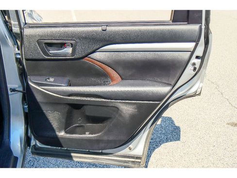 Used 2018 Toyota Highlander XLE AWD/4WD image 20