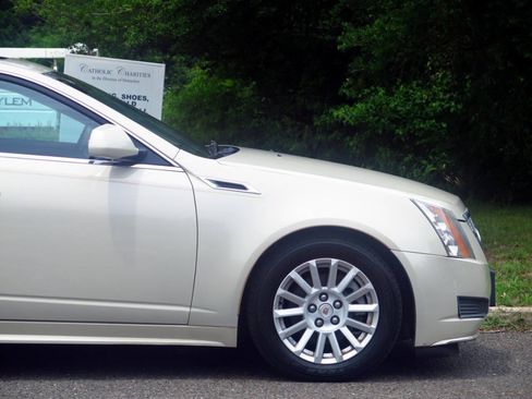 Used 2011 Cadillac CTS Luxury AWD/4WD image 28