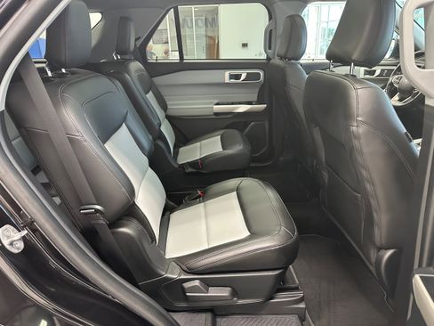 Used 2022 Ford Explorer XLT w/ Equipment Group 202A image 14