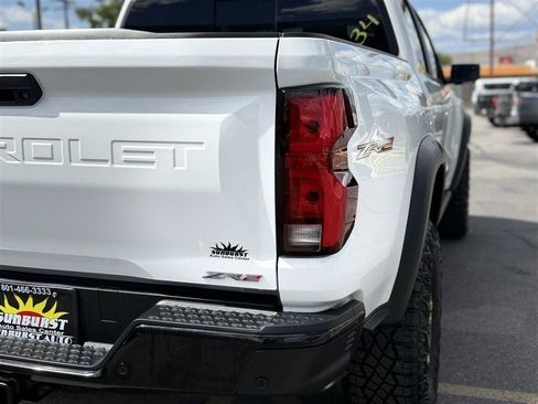 Used 2025 Chevrolet Colorado ZR2 w/ Technology Package AWD/4WD image 19