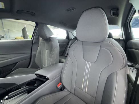 Used 2025 Hyundai Elantra Sport FWD image 14