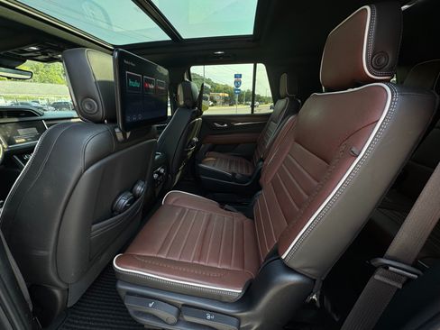 Used 2023 GMC Yukon Denali Ultimate AWD/4WD image 8